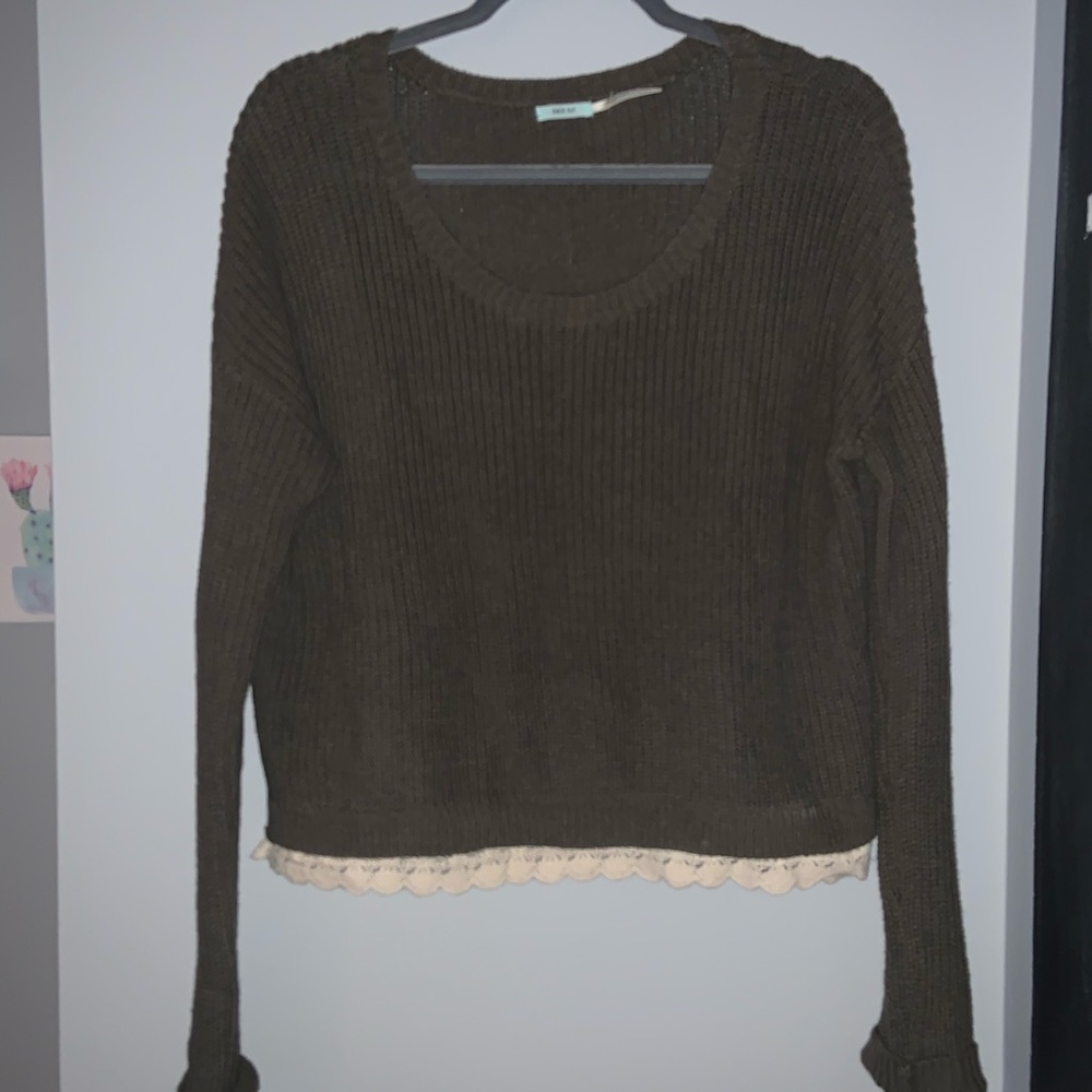 Green Sweater with a lace bottom